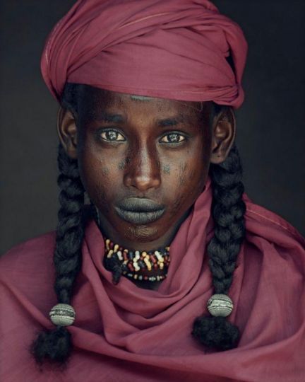 XXVIII 6 Angelo, Soedoe Soechay, Gerewol, Bossio, Chad, 2016 © Jimmy Nelson
