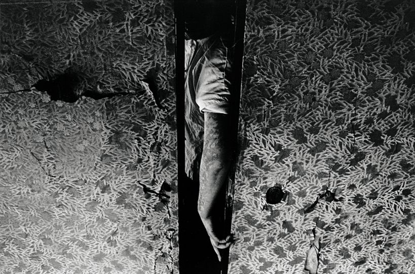 Shomei Tomatsu - Hibakusha Sumako Fukuda, Siroyamamachi, Nagasaki, 1961 Collection of the Tokyo Photographic Art Museum, Tokyo © Shomei Tomatsu –INTERFACE / Courtesy of Taka Ishii Gallery Photography / Film