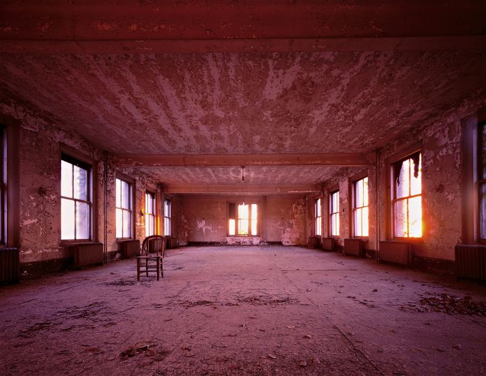 Measles Ward, Red Sunset, Island 3 © Stephen Wilkes – Courtesy Monroe Gallery of Photography	