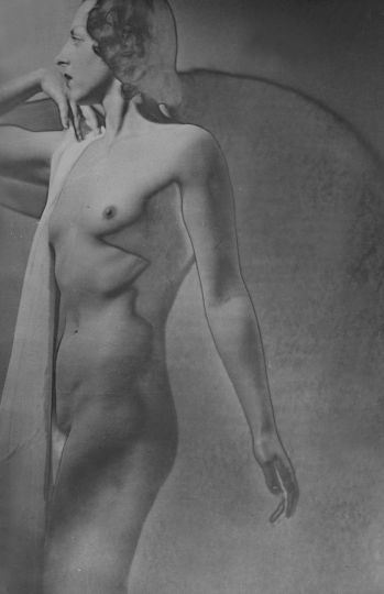 Etude de nu, solarisation Paris, vers 1930 © Laure Albin Guillot / Collections Roger-Viollet
