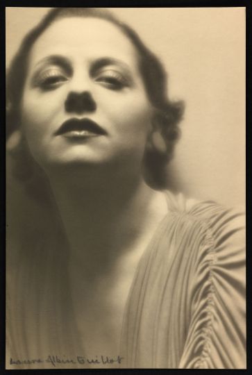 Lucienne Boyer (1901-1983), chanteuse et comédienne Paris, vers 1930 © Laure Albin Guillot / Collections Roger-Viollet