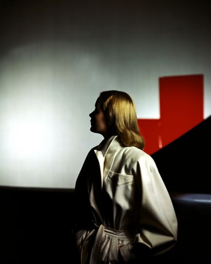 Horst P_Horst - MINIMALIST PORTRAIT WITH COAT – Courtesy YellowKorner