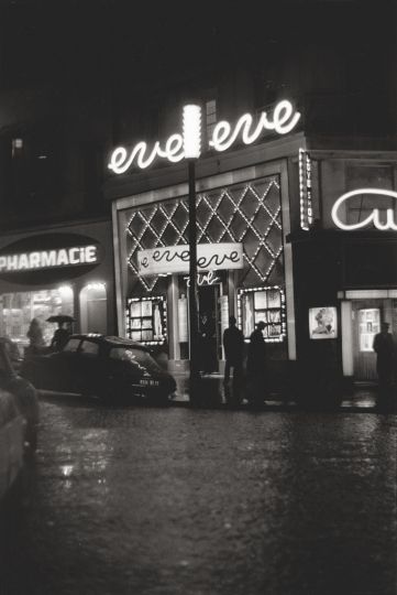 Place Pigalle, Paris 9e, 1973. © Bernard Plossu