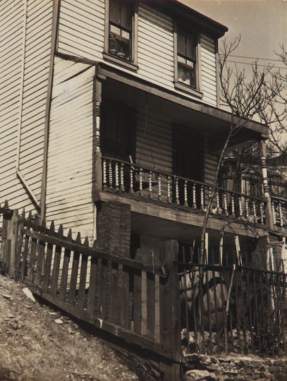 House on HIll with Fence © Luke Swank - Courtesy L. Parker Stephenson Photographs