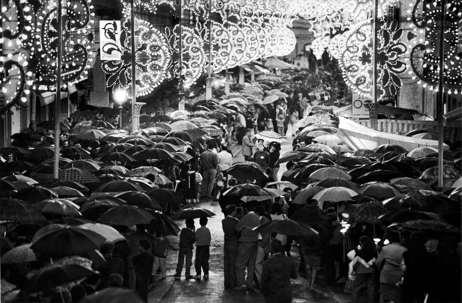 Photography Exhibition Gianni Berengo Gardin Festivals Balls Rites And Celebrations Throughout Italy