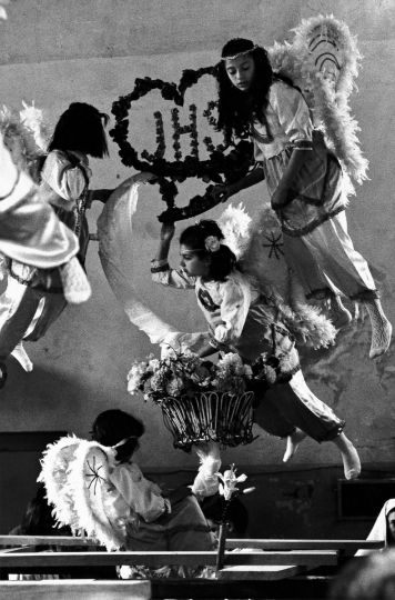 Campobasso, Corpus Domini, procession des mystères, 1991. © Gianni Berengo Gardin/Courtesy Fondazione Forma per la Fotografia