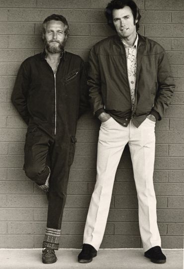 Paul Newman & Clint Eastwood - A chance meeting outside a motel in Tucson, Arizona, 1972 © Terry O’Neill / Iconic Images