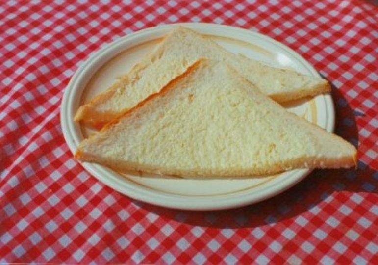 2 slices of white bread © Martin Parr