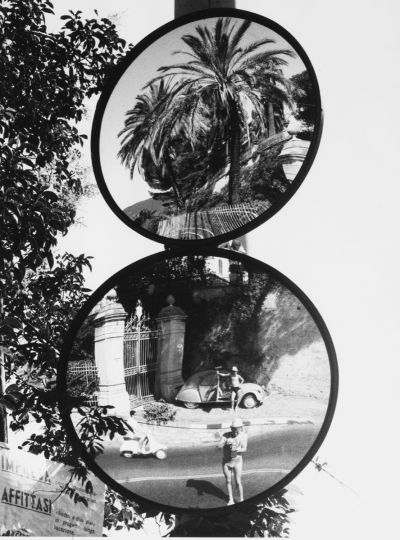 Autoportrait Italie, vers 1966 Don de la Fondation Roy Lichtenstein en mémoire d'Harry Shunk et de Janos Kender (2014) Photographie: Shunk-Kender © J.Paul Getty Trust. Tous droits réservés. © Centre Pompidou/MNAM-CCI/Bibliothèque Kan- dinsky, Photothèque RMN-Grand Palais