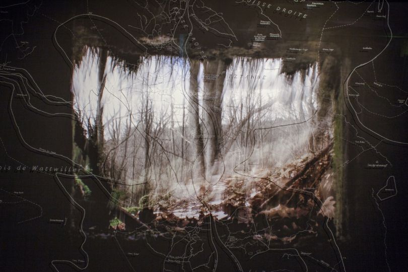 LIPPISCHE SCHWEIZ (POUR VIVRE ICI), 2017.  Format 80 X 120 cm. Pièce unique. Tirage fine art et gravure sur verre réalisée manuellement par l’auteur.  © Sophie Zénon