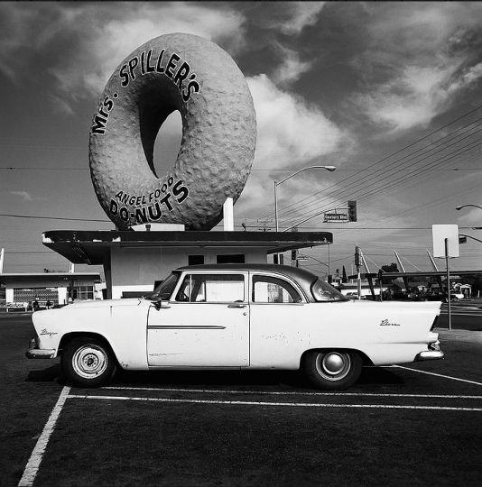 Mrs Spillers Donuts, 1975 © Roger Minick – Courtesy Joseph Bellows Gallery