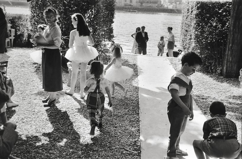 © Henri Cartier-Bresson – Courtesy Peter Fetterman Gallery and Leica Gallery Los Angeles