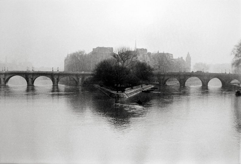 © Henri Cartier-Bresson – Courtesy Peter Fetterman Gallery and Leica Gallery Los Angeles
