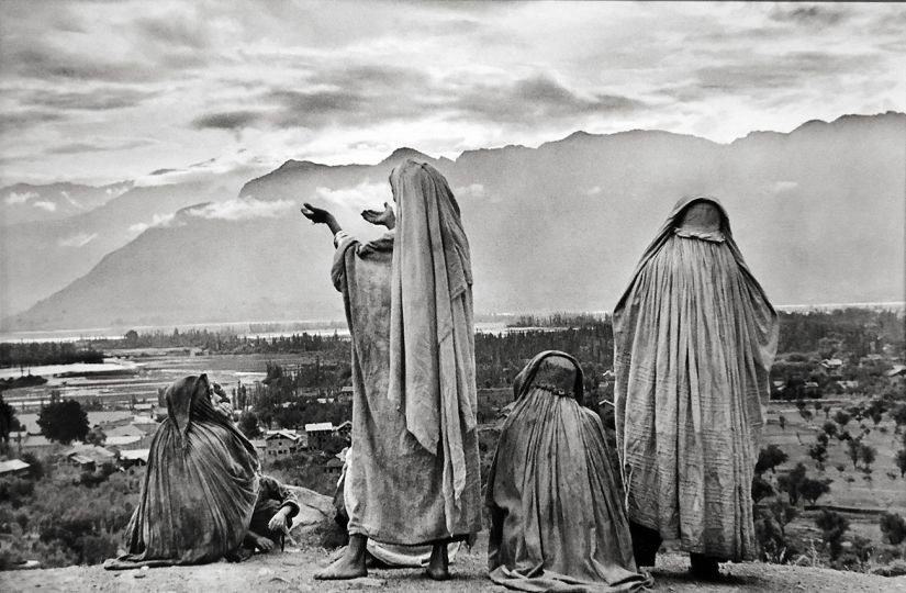 Srinagar, Kashmir, 1948 © Henri Cartier-Bresson – Courtesy Peter Fetterman Gallery and Leica Gallery Los Angeles