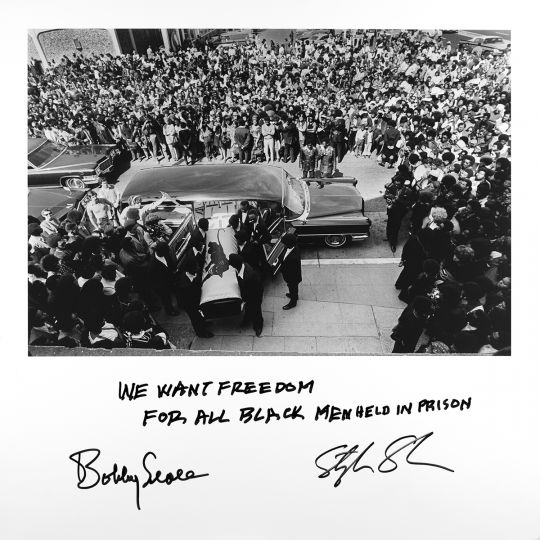 © Stephen Shames & Bobby Seale – Courtesy Manuel Rivera-Ortiz Foundation