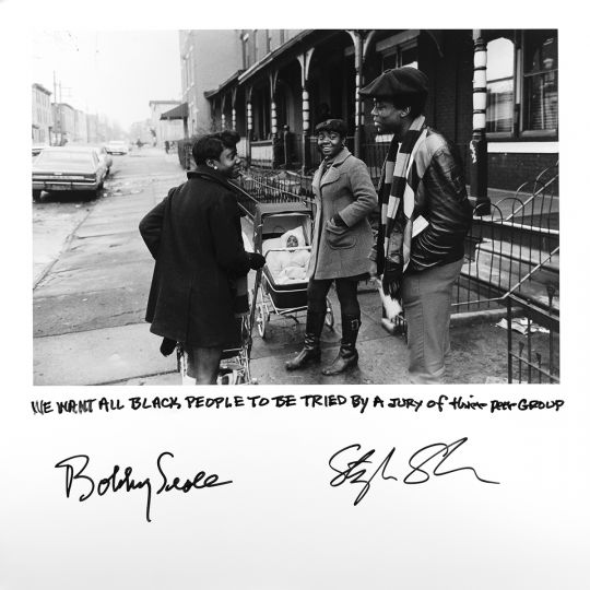 © Stephen Shames & Bobby Seale – Courtesy Manuel Rivera-Ortiz Foundation