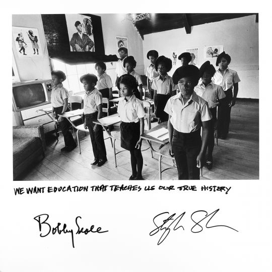 © Stephen Shames & Bobby Seale – Courtesy Manuel Rivera-Ortiz Foundation