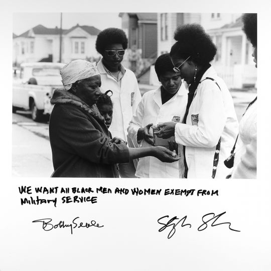 © Stephen Shames & Bobby Seale – Courtesy Manuel Rivera-Ortiz Foundation