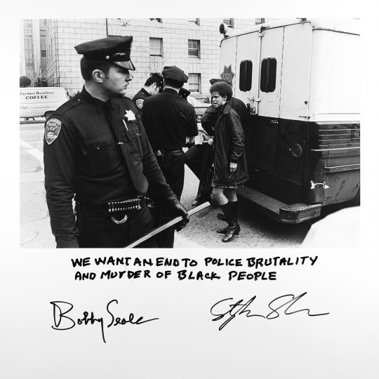 © Stephen Shames & Bobby Seale – Courtesy Manuel Rivera-Ortiz Foundation