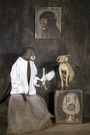 Roger Ballen Dressed up, 2019 © Roger Ballen - Courtesy the artist and Karsten Greve Gallery, Paris / Saint Moritz / Koln.