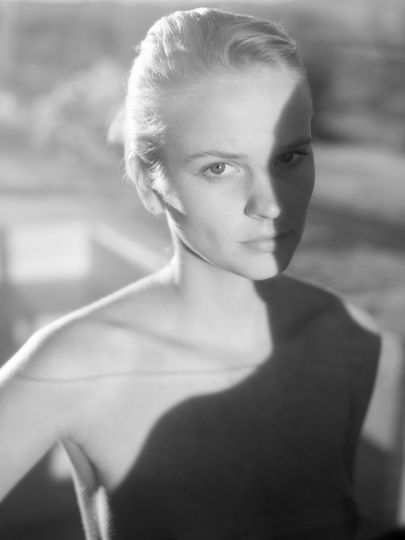 AD 7318 © Mona Kuhn