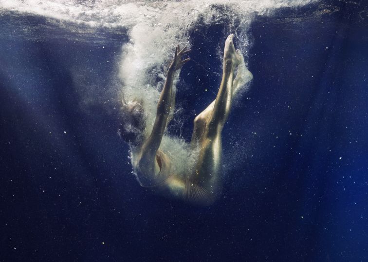 Elisabeth Hoff - Drowning in Plastic - The Eye of Photography Magazine