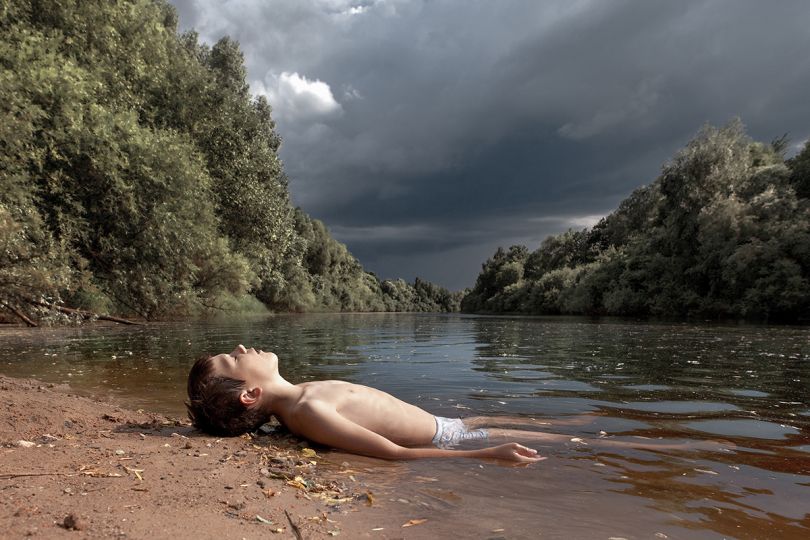 Egor, a boy from the Porkhov
orphanage, is bathing on a wild
beach in the village of
Fedkovo. Pskov region, 2011
© Dmitry Markov, courtesy
galerie du jour agnès b.