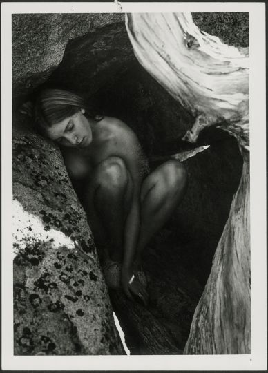 Francesca Woodman, Untitled photograph, circa 1975-1978. Gelatin silver print, 5
x 7 inches. George Lange Collection. Image courtesy George Lange © Estate of
Francesca Woodman / Charles Woodman / Artist Rights Society (ARS), New York.