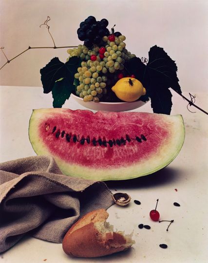Irving Penn - Still Life with Watermelon, New York, 1947 Dye transfer print, print made 1985 © Condé Nast – Courtesy Galerie Thaddaeus Ropac, London · Paris · Salzburg