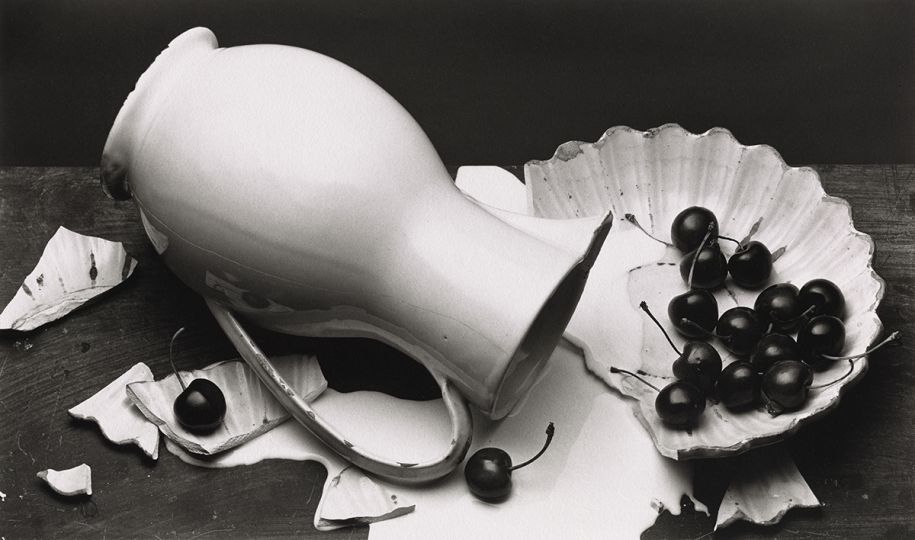 Irving Penn - The Spilled Cream, New York, 1980 Platinum palladium print mounted to aluminum, print made 1981© Irving Penn Foundation – Courtesy Galerie Thaddaeus Ropac, London · Paris · Salzburg