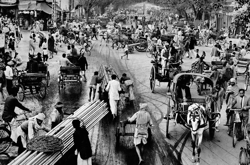 Traffic at Chawri Bazar, Delhi, 1965 © Raghu Rai