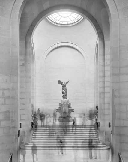 Winged Victory, The Louvre, 2008 © Matthew Pillsbury / Courtesy Edwynn Houk Gallery, New York.