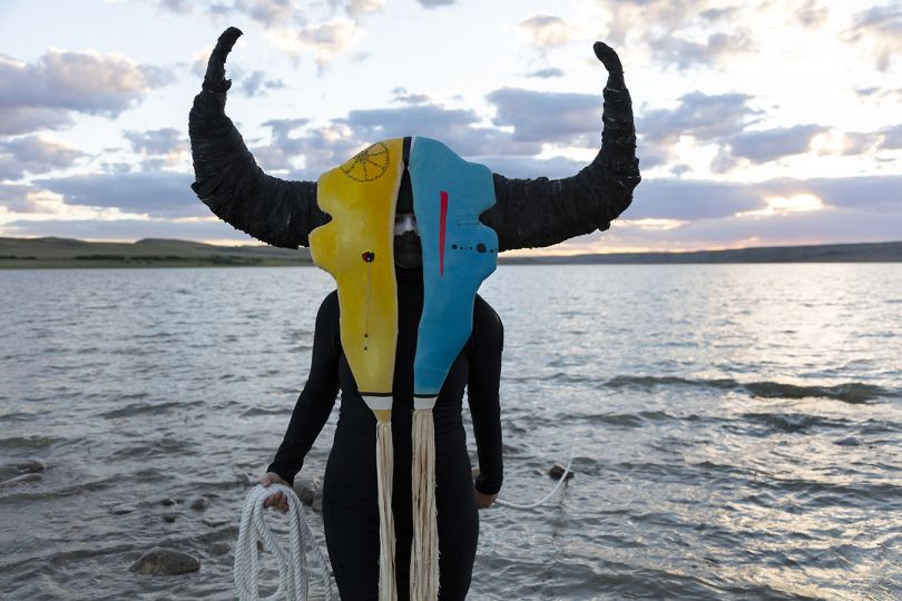 Meryl McMaster, Calling Me Home, 2019. Digital C-Print, 40’’ x 60’’, courtesy the artist.