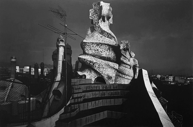 Eikoh Hosoe, Casa Mila, 1977-78, vintage gelatin silver print - Courtesy Baudoin Lebon