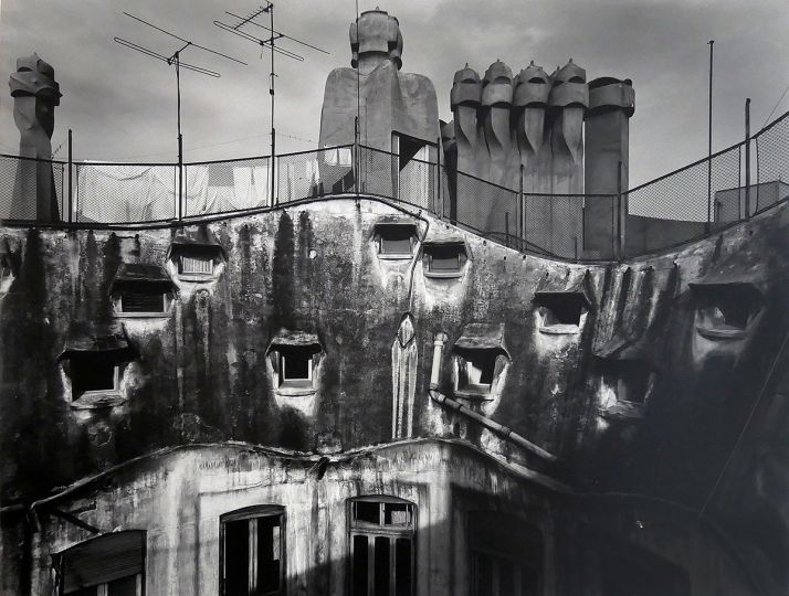 Eikoh Hosoe, Casa Mila, 1977-78, vintage gelatin silver print - Courtesy Baudoin Lebon