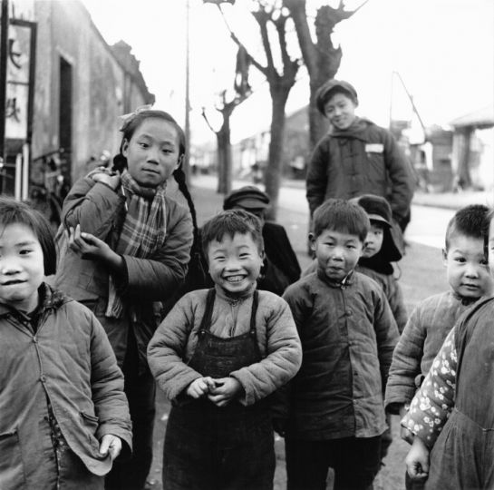 Groupe d'enfants, Chine 1955 © Jean-Philippe Charbonnier/Gamma Rapho