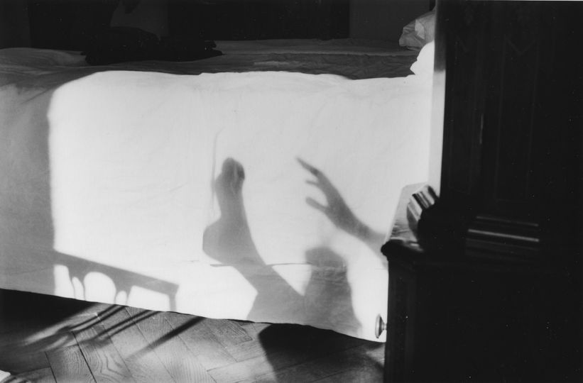 Hervé Guibert Ombre chinoise, 1979 Tirage gélatino-argentique d’époque Image : 14,3 x 22 cm Tirage : 23,8 x 30,5 cm Tampon à sec «Hervé Guibert» © Christine Guibert Courtesy Les Douches la Galerie