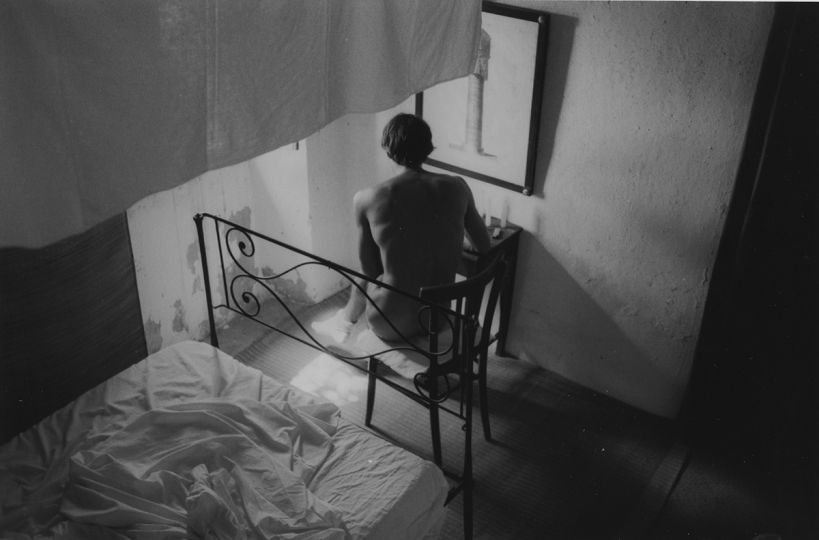 Hervé Guibert Écriture, 1983 Tirage gélatino-argentique d’époque Image : 14,8 x 22,6 cm Tirage : 23,7 x 30,5 cm Tampon à sec «Hervé Guibert» © Christine Guibert Courtesy Les Douches la Galerie