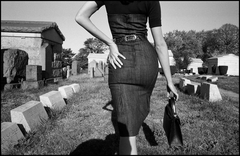 USA. Queens, New York. 2005. Fashion shoot. Mafia funeral. © Bruce Gilden / Magnum Photos