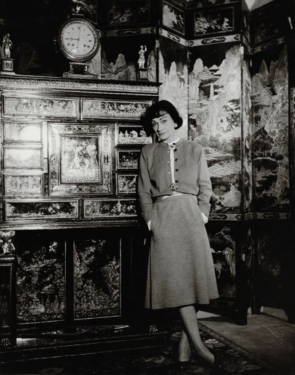Louise Dahl-Wolfe Coco Chanel in her Apartment, 1954 © Center for Creative Photography at the University of Arizona / Courtesy Staley-Wise Gallery, New York