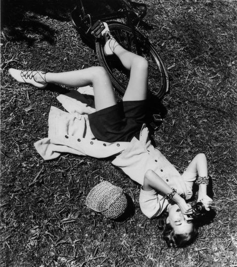 Louise Dahl-Wolfe Liz Gibbons as Photographer, 1938 © Center for Creative Photography at the University of Arizona / Courtesy Staley-Wise Gallery, New York