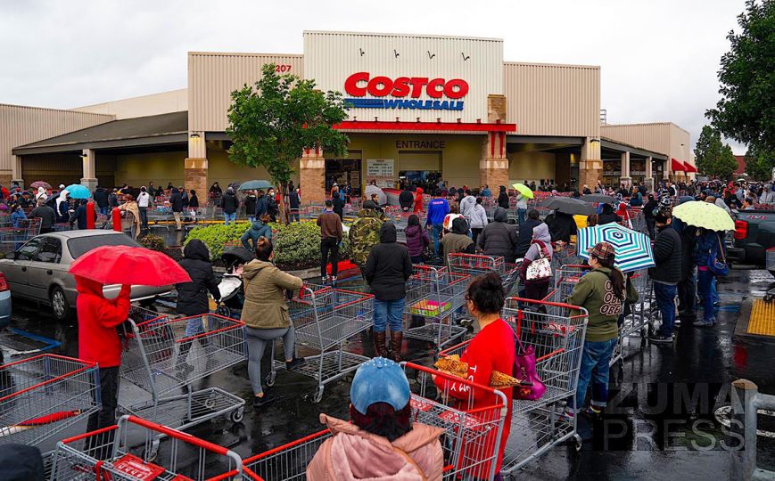 March 14, 2020, Los Angeles, California, USA: Local residents wait in lines outside a Costco supermarket in Los Angeles. (Credit Image: © Qian Weizhong/Xinhua via ZUMA Wire)