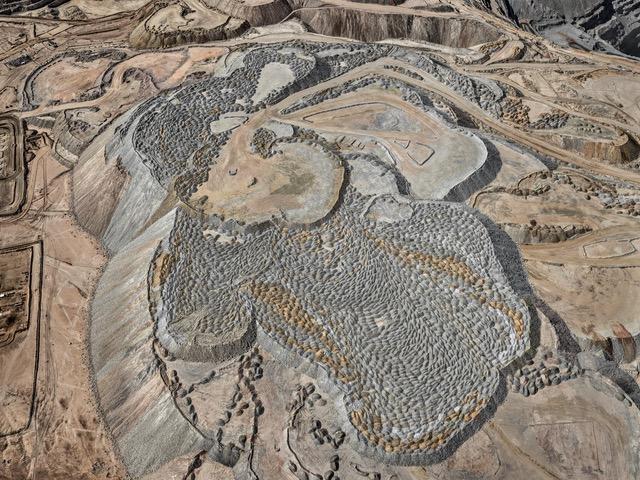 Edward Burtynsky, the anthropocene photographer 