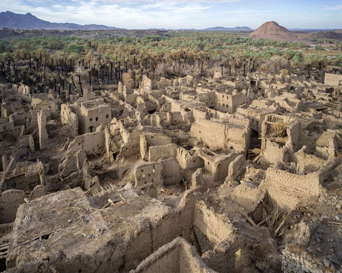 Kingdom of Sand and Cement © Peter Bogaczewicz – Courtesy Daylight Books