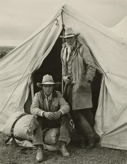 Kurt Markus - Shawn Biggs and Rick Erington, Spanish Ranch, Nevada, 1983 © Kurt Markus / Courtesy Staley-Wise Gallery, New York