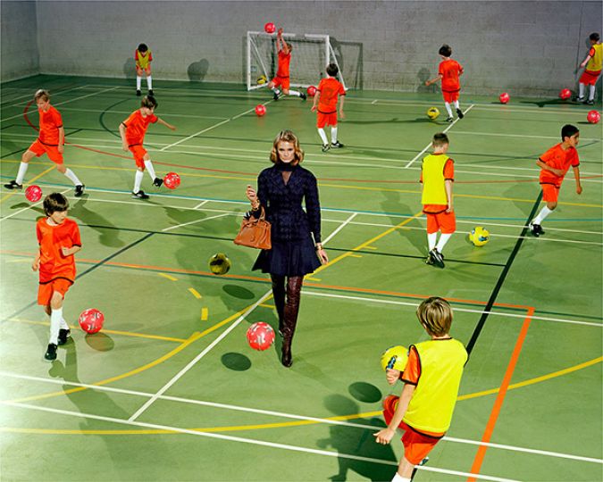 A PERFECT MUM © MILES ALDRIDGE – COURTESY THE AGENTS CLUB