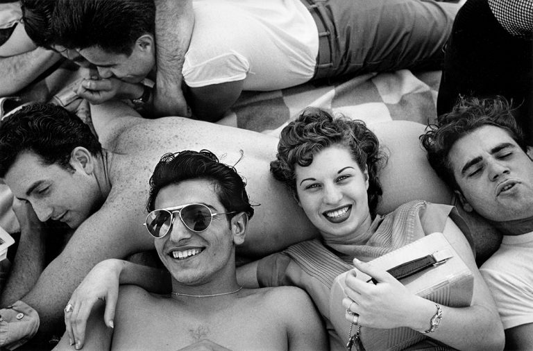 Archives : Harold Feinstein : Boardwalks, Beaches & Boulevards