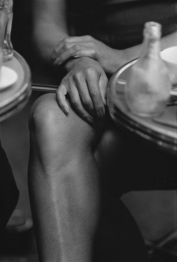 Tina Turner, Vogue Italien, Cafe de Flore, Paris 1989 © Peter Lindbergh Estate / courtesy Schirmer/Mosel