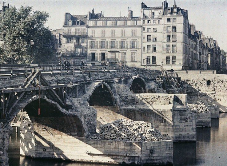 Auguste Léon, Paris 4e-5e, le pont de la Tournelle en démolition, 9 juin 1920 © Département des Hauts-de-Seine – Musée départemental Albert-Kahn – Collection des Archives de la Planète