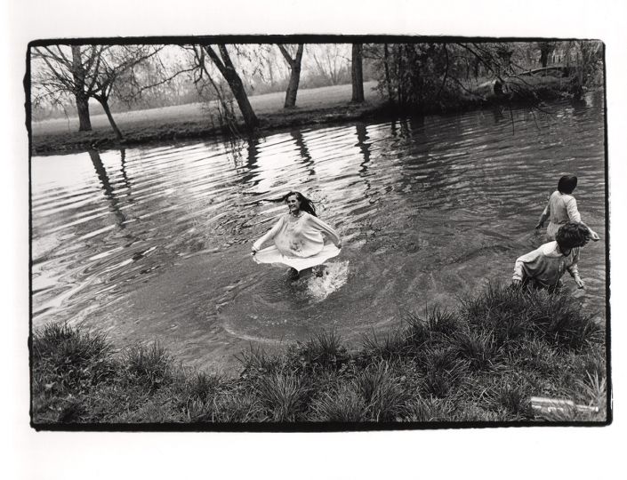 Dotty Smith, May morning. 1983 © Dafydd Jones – Oxford - The Last Hurrah – Courtesy ACC Art Books